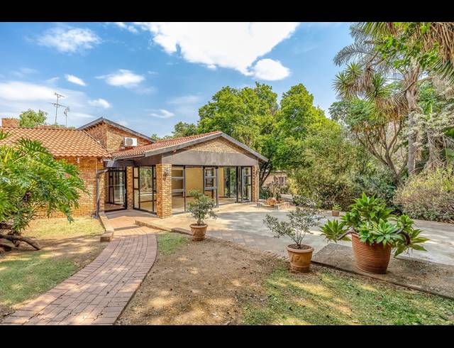 7 BEDROOM HOUSE RENTED IN BRYANSTON